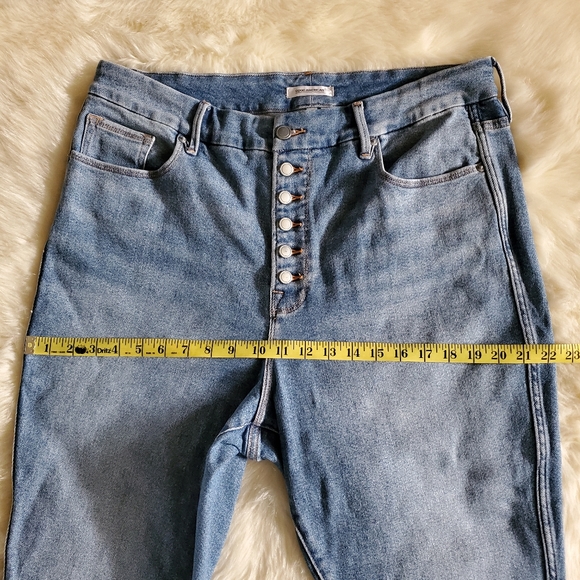 Good American Good Curve Exposed Button Ankle Crop Jeans Size 18 - Picture 12 of 13